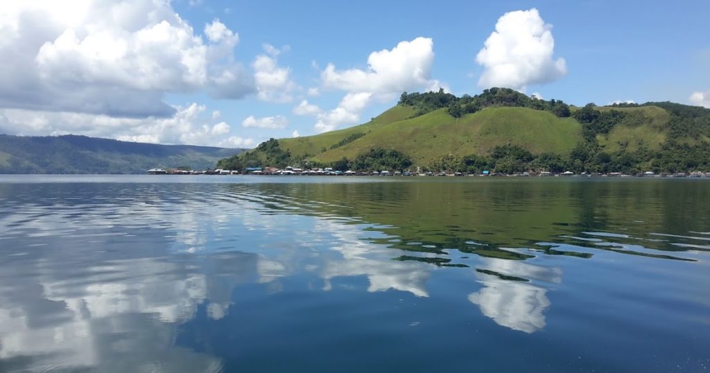 Danau Sentani - Permata Indah Di Papua Yang Punya Arti Mendalam